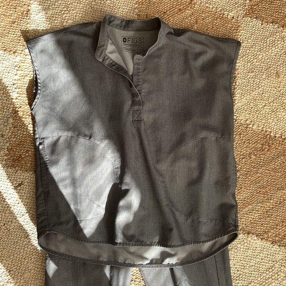 FIGS Scrub Set - Picture 2 of 3